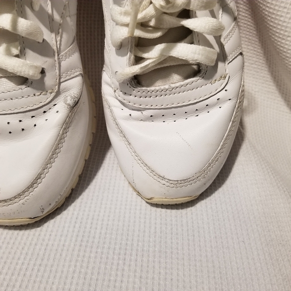 Classic Reebok - Picture 3 of 6